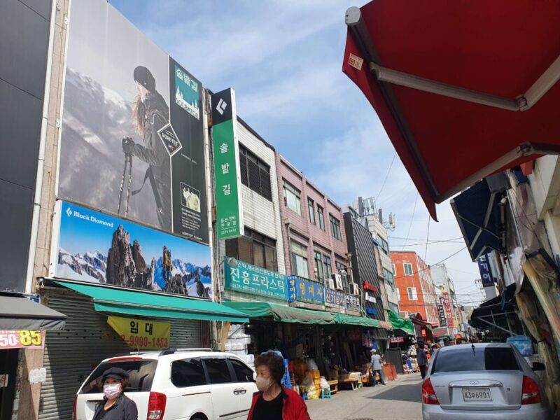 韓国・ソウルで登山グッズを買いに「東大門登山用品通り」へ