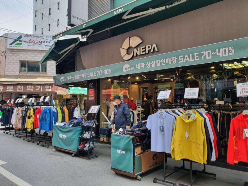 韓国・ソウルで登山グッズを買いに「東大門登山用品通り」へ
