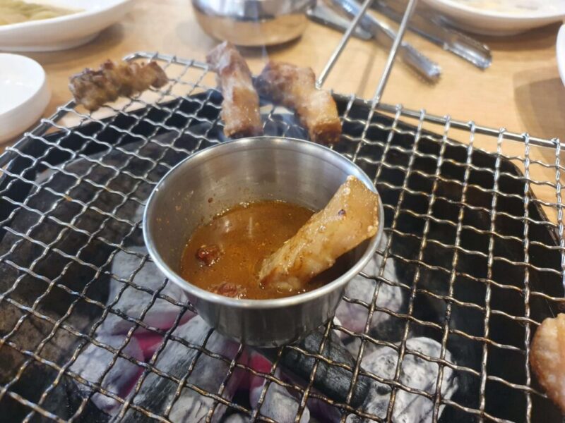 チェジュ島にある黒豚(フッテジ)焼肉店「済州ヨンノン家」へ