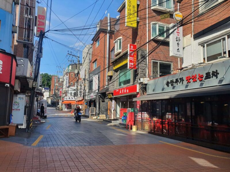 ソウル・新村にあるラーメン人気店「辛麺屋（카라멘야）」へ