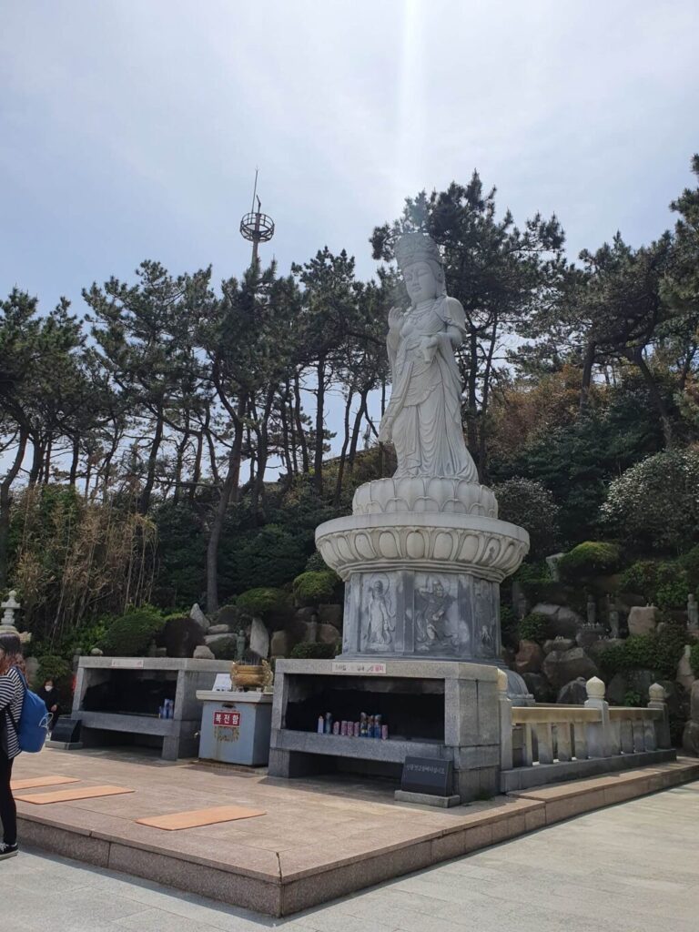 韓国・釜山の人気観光スポット「海東龍宮寺（へドンヨングンサ）」へ