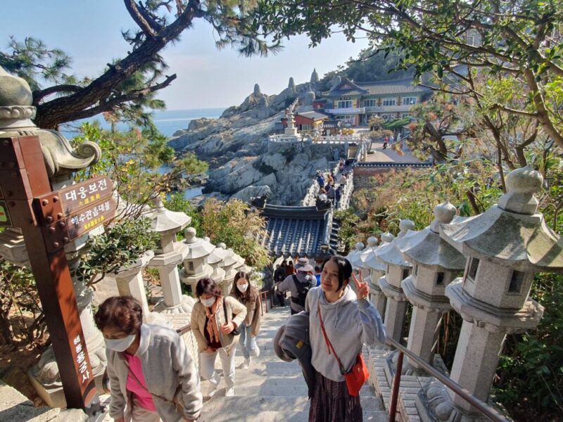 韓国・釜山の人気観光スポット「海東龍宮寺（へドンヨングンサ）」へ