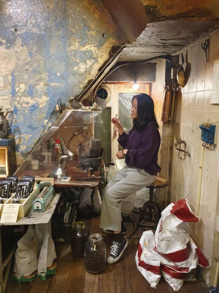 ソウル・乙支路にある隠れ家カフェ「コーヒー韓薬房＆ヘミンダン」へ