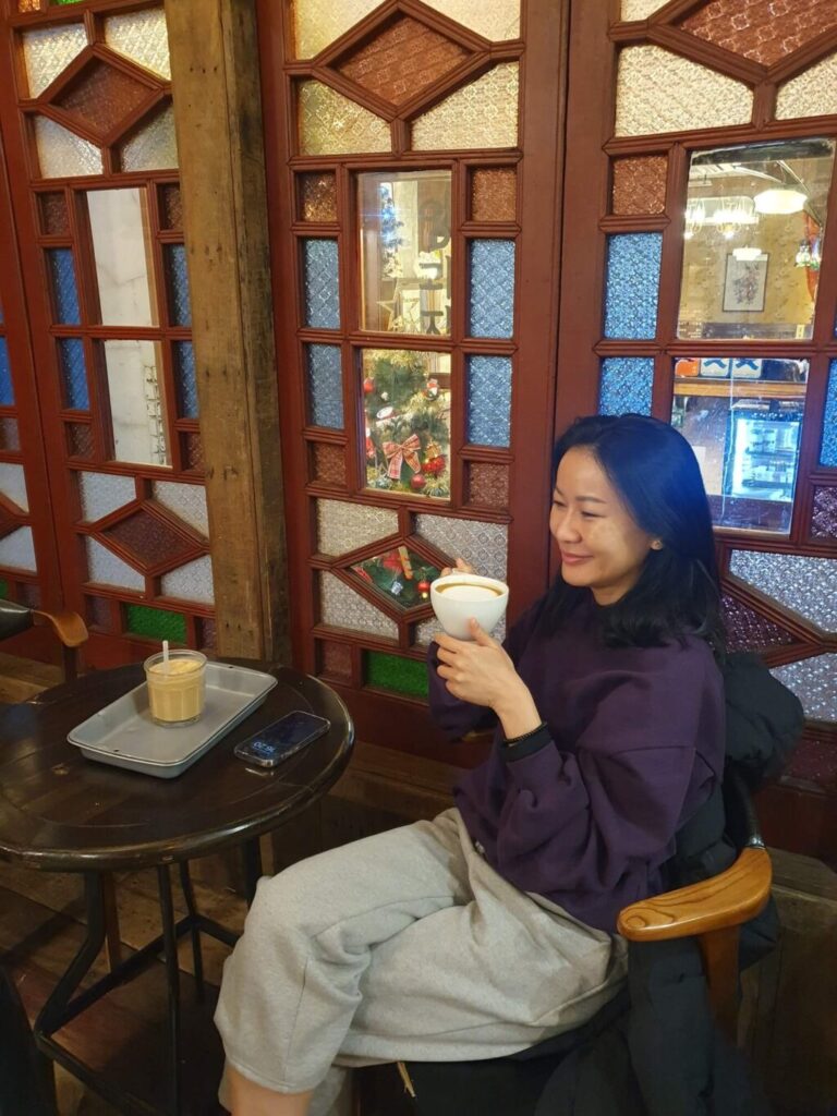 ソウル・乙支路にある隠れ家カフェ「コーヒー韓薬房＆ヘミンダン」へ