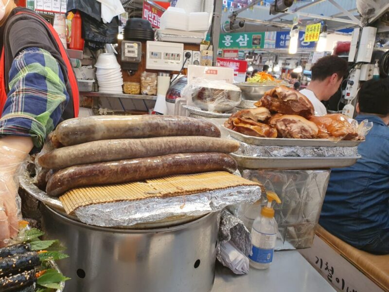 【ソウル・鍾路】美食の宝庫！「広蔵市場うまいもん通り」で食べ歩きグルメを楽しもう