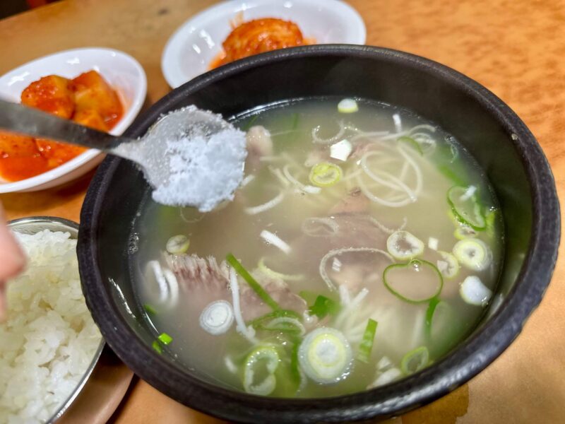 ソウル・明洞で朝ごはんに【ソルロンタン】を食べよ。（超人気店：味成屋）