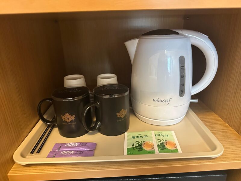 ポット・マグカップ・お茶