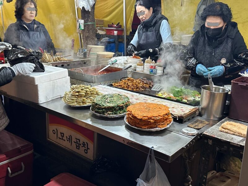 料理してるオバチャマたち