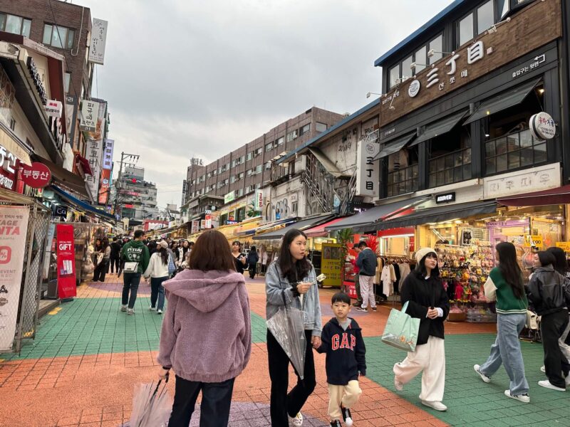 弘大でお土産を買う