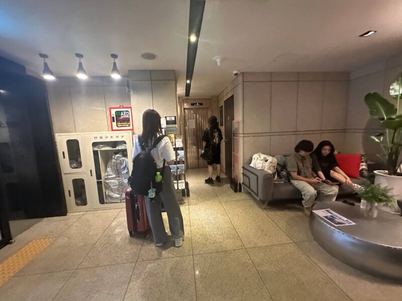 フロント前